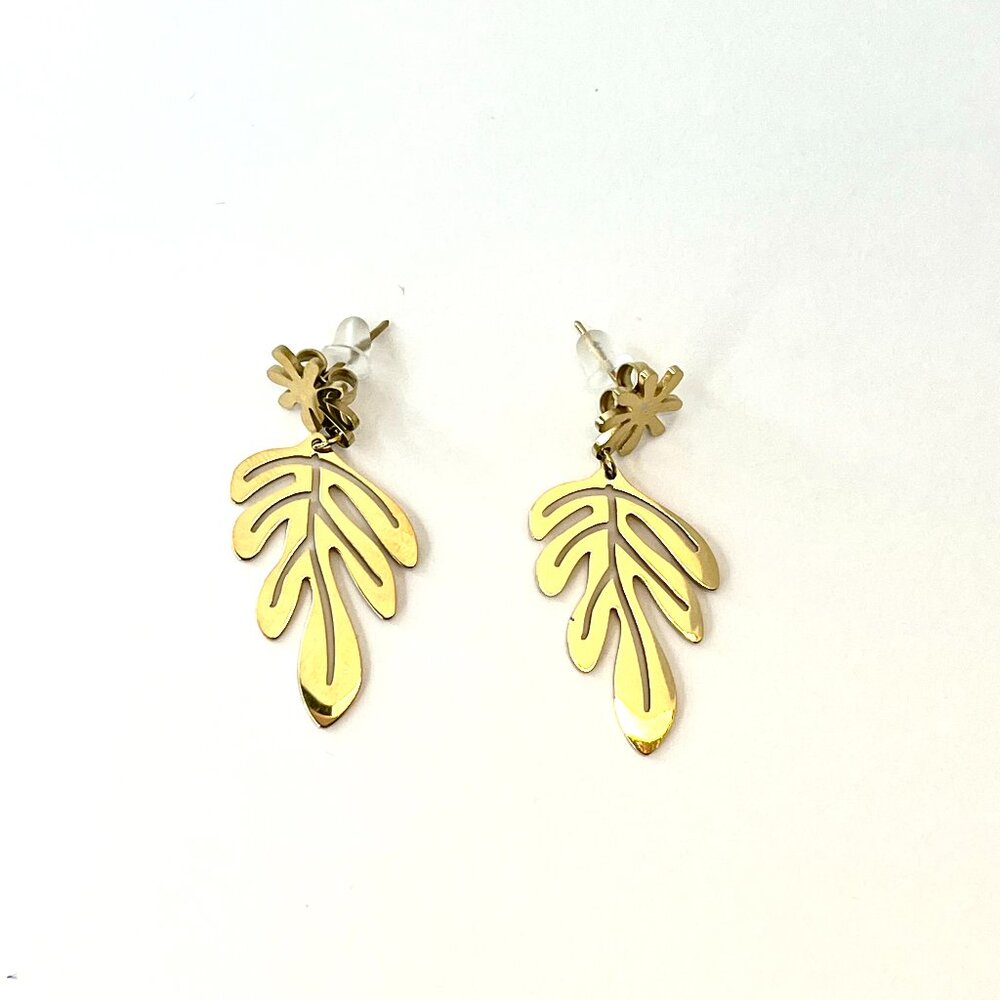 Gold Leaf Dangle Earrings Tropical Vacation Office Modern NWT